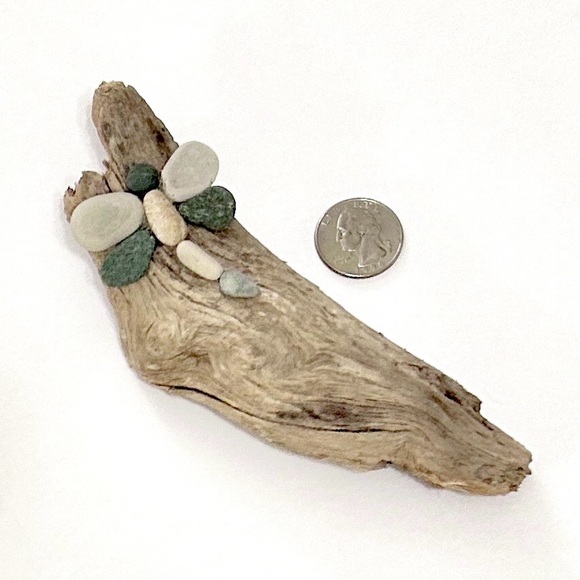 Artisan Dragonfly - Lake Michigan Driftwood and Stones - Picture 3 of 3